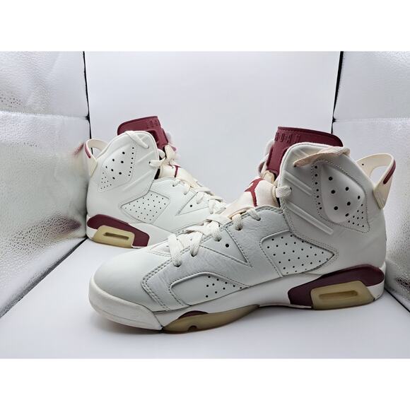 Size 11M | 12.5W - Jordan 6 Retro Maroon (2015) - 384664-116 - Picture 2 of 11